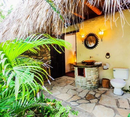 banos-al-aire-libre-hotel-punta-teonoste